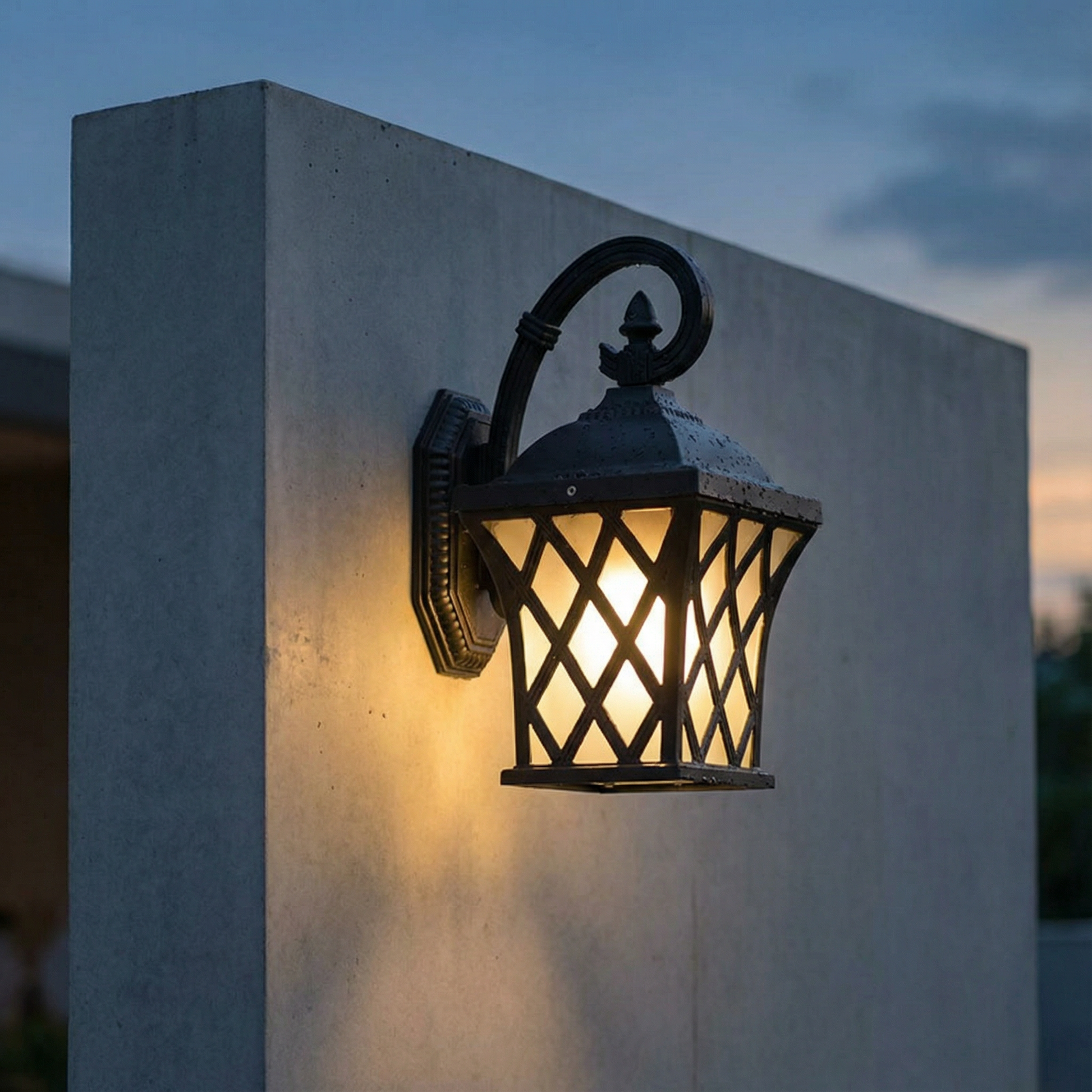 Vintage Outdoor Wall Light – Retro Black & Glass