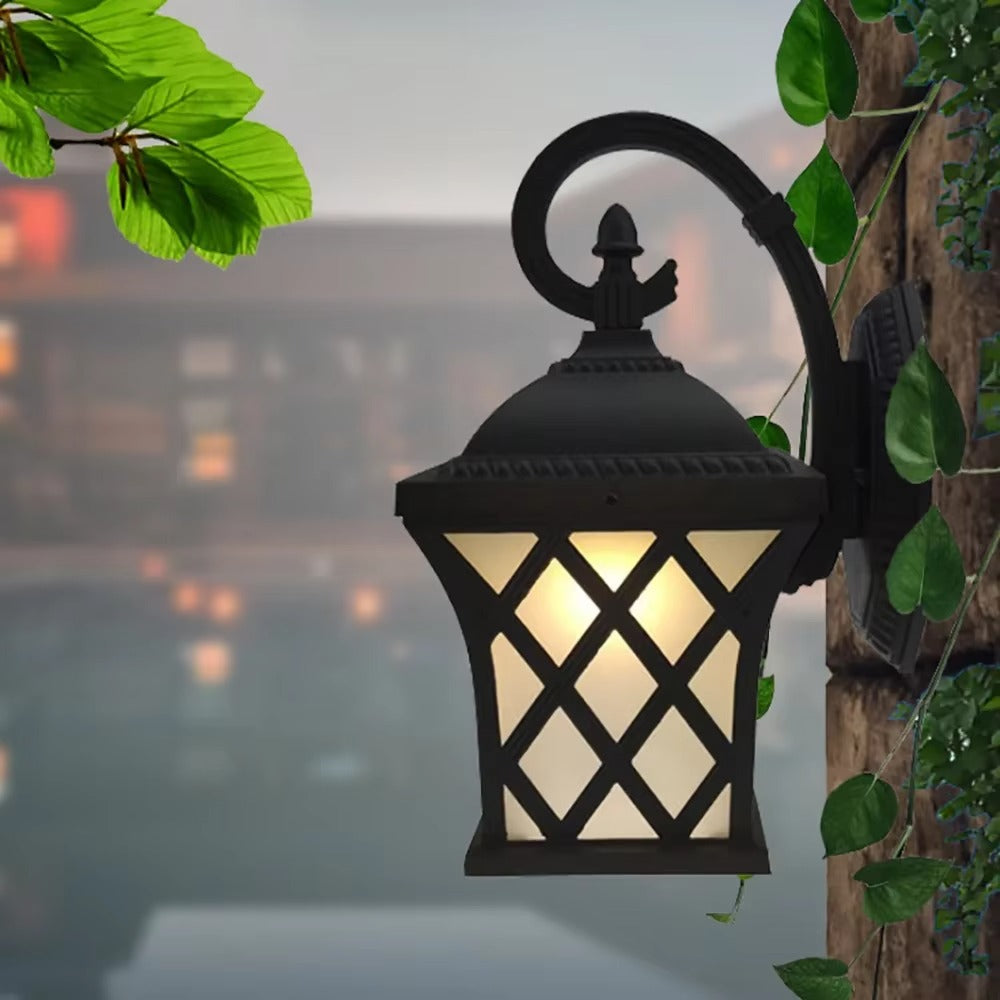Vintage Outdoor Wall Light – Retro Black & Glass