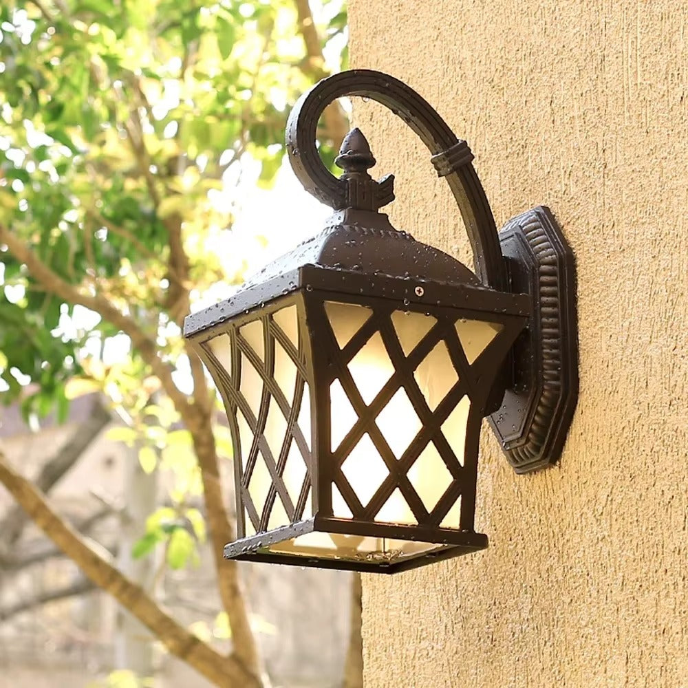 Vintage Outdoor Wall Light – Retro Black & Glass